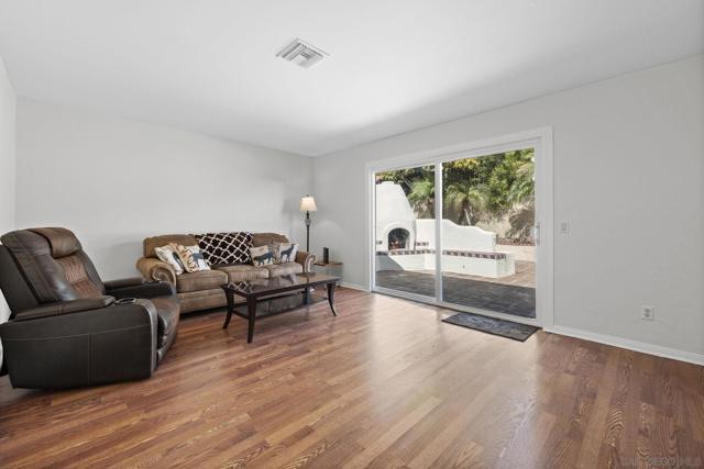 3020 Linda Dr, Oceanside CA: https://media.crmls.org/mediaz/a3a823b8-46e2-4c14-bb04-194a52440d3a.jpg