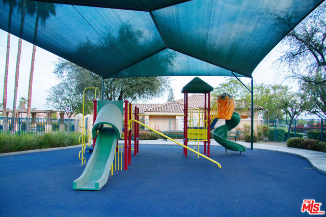 8506 Blue Heron Drive, Bakersfield CA: https://media.crmls.org/mediaz/a3a88110-a13d-4a51-a95f-c67904839d50.jpg