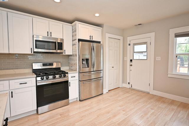 5706 Brookdale Ave, Oakland CA: https://media.crmls.org/mediaz/a3a8f3a4-9380-4142-b170-c0a6952ae0b9.jpg