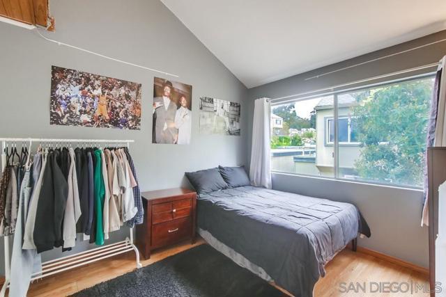 10565 Caminito Basswood, San Diego CA: https://media.crmls.org/mediaz/a3a98b01-1a4b-4078-9e04-d9b9af4c1ddc.jpg
