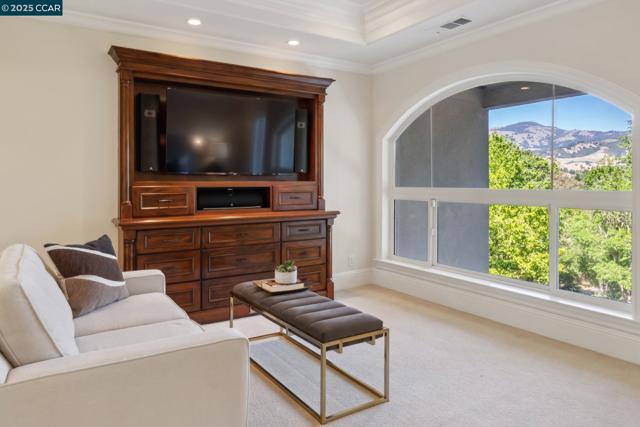 135 Dean Rd, Alamo CA: https://media.crmls.org/mediaz/a3a98f3f-888b-466d-9be5-d8710a790019.jpg