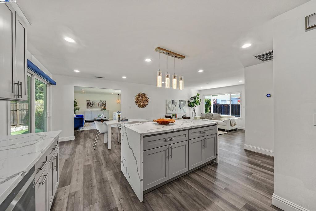 141 Peony Ct