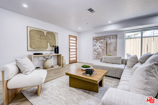 1291 Sycamore, Los Angeles CA: https://media.crmls.org/mediaz/a3a9e99f-1afc-4bac-a46a-c3867961503b.jpg