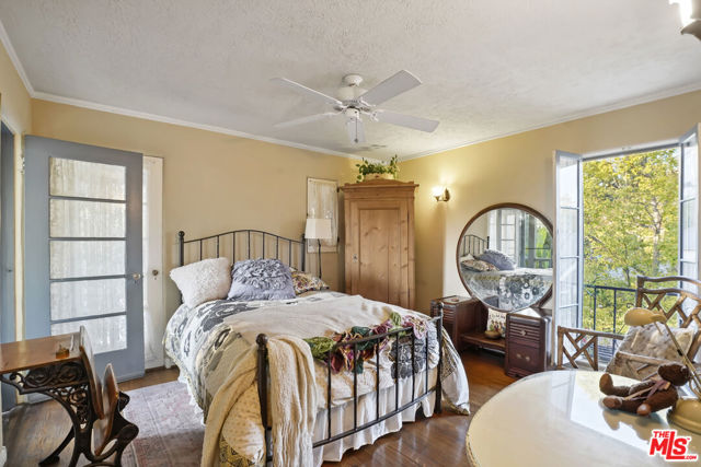 1326 Cordova Avenue, Glendale CA: https://media.crmls.org/mediaz/a3aa4739-8355-438a-a1ed-d88278c02f2c.jpg