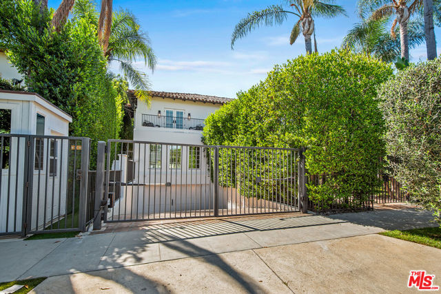 9928 Toluca Lake Avenue, Toluca Lake CA: https://media.crmls.org/mediaz/a3aa7c54-efee-4e52-ac1a-75325017cbc0.jpg