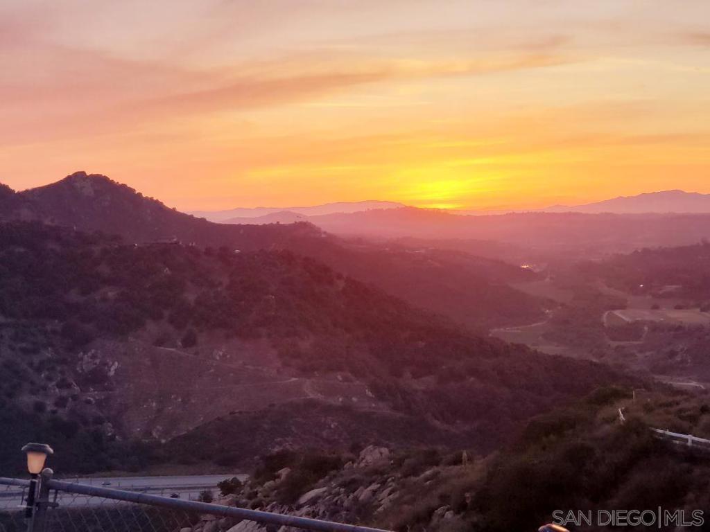 https://media.crmls.org/mediaz/a3aaa7c6-f01f-4ada-9f63-67c0e9cbb6a9.jpg?preset=X-Large