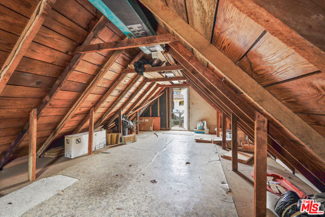 2005 Chilton Drive, Glendale CA: https://media.crmls.org/mediaz/a3aaf7b1-aed2-49e8-b441-8ecd4720bad9.jpg