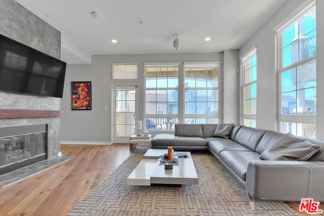 13020 Pacific, Playa Vista CA: https://media.crmls.org/mediaz/a3aaf857-a7a0-4498-9830-d725318fb9ce.jpg