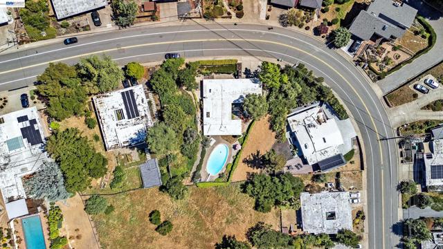 5354 Greenridge Rd, Castro Valley CA: https://media.crmls.org/mediaz/a3ab7a9d-24e9-440f-9b69-9b5139be34c9.jpg