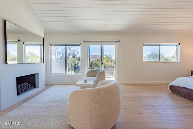1725 Royal Saint George Drive, Westlake Village CA: https://media.crmls.org/mediaz/a3ab7dfb-5285-4000-8cae-85fb2faa8ada.jpg