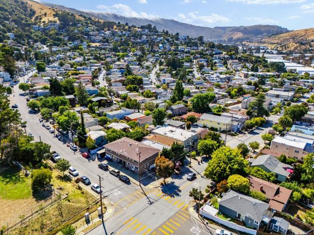 460 San Bruno Avenue, Brisbane CA: https://media.crmls.org/mediaz/a3ac56a1-0cb8-4dad-9041-38829f619f2e.jpg