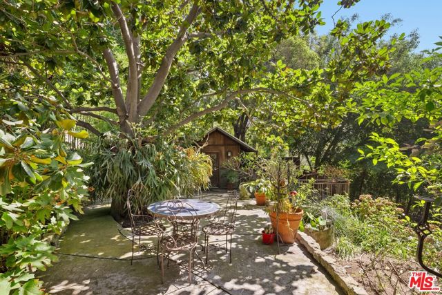 2477 Canyon Oak Drive, Los Angeles CA: https://media.crmls.org/mediaz/a3ac7d4d-a3c8-474e-b57b-c4c1299c847f.jpg