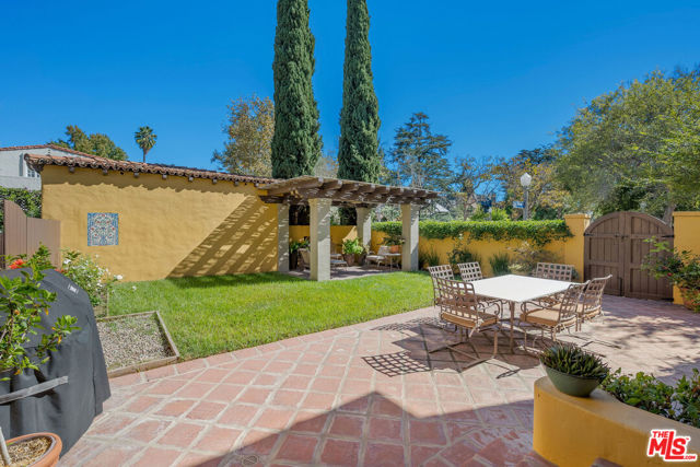 500 N Las Palmas Avenue, Los Angeles CA: https://media.crmls.org/mediaz/a3ad06c4-0ba2-44df-bab8-f18d46b6611e.jpg