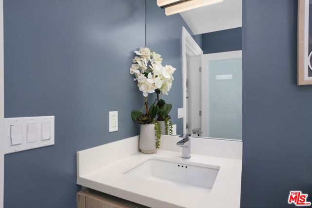 8210 Fountain Avenue, West Hollywood CA: https://media.crmls.org/mediaz/a3ad3a64-4eef-4c7a-9fe5-ea55e226d074.jpg