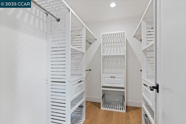 721 Sinnet Ct, Danville CA: https://media.crmls.org/mediaz/a3ad5351-f293-4b60-8a12-06bf708304f9.jpg