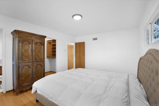 5852 Lomond Drive, San Diego CA: https://media.crmls.org/mediaz/a3ad6db9-1aba-49b5-839c-1f636bb05d89.jpg