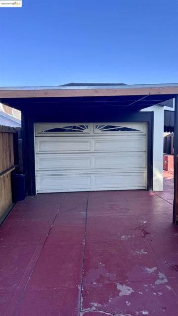 2526 64th Ave, Oakland CA: https://media.crmls.org/mediaz/a3ad73bd-fd83-45f8-a36c-8f0ee310ac1a.jpg