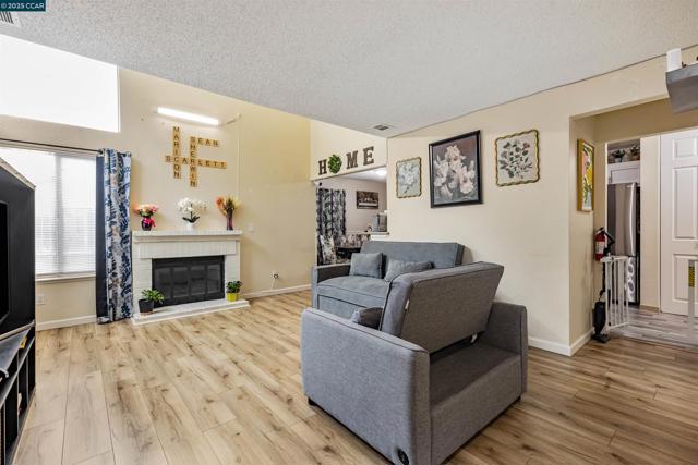 4301 Beechnut Ln, Oakley CA: https://media.crmls.org/mediaz/a3ad8a94-e947-4156-9132-63a596d9069e.jpg