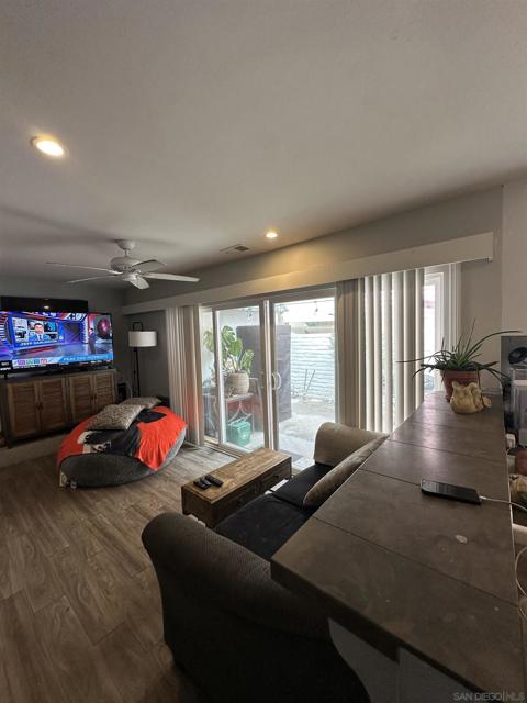 1943 45 Coast Blvd, Del Mar CA: https://media.crmls.org/mediaz/a3ad8f01-7ff9-4264-aa0f-c088bced926a.jpg