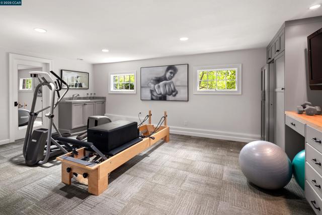 9 El Sueno, Orinda CA: https://media.crmls.org/mediaz/a3ada665-39fe-4668-801e-aeaffd669d30.jpg