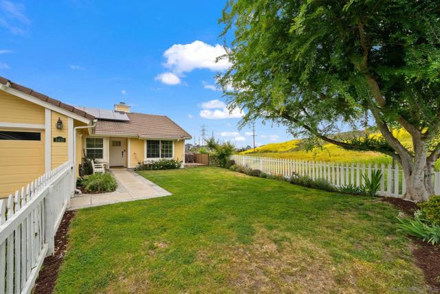3410 Tonopah St, Oceanside CA: https://media.crmls.org/mediaz/a3adfe7a-bf84-4997-b468-e8df711650ac.jpg