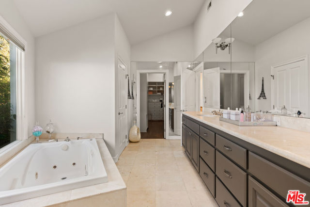 7354 Trask Avenue, Playa del Rey CA: https://media.crmls.org/mediaz/a3af0f4d-3f21-4d16-9ace-c71da04fef26.jpg
