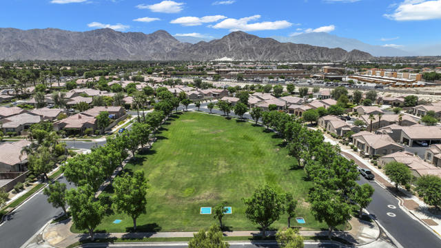 47875 Silverberry Street, La Quinta CA: https://media.crmls.org/mediaz/a3af272a-9694-42b9-9474-939254776403.jpg