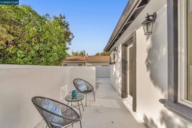 2785 Butters Dr, Oakland CA: https://media.crmls.org/mediaz/a3af8a37-fdf7-43ce-89c1-6a082d989478.jpg