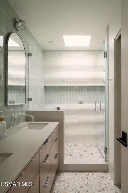 821 Emerson Street, Thousand Oaks CA: https://media.crmls.org/mediaz/a3afd078-9290-4491-aeb2-0df8ace10f70.jpg