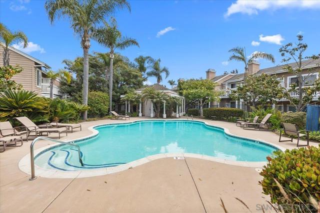 8585 Via Mallorca, La Jolla CA: https://media.crmls.org/mediaz/a3b09a01-1b71-4167-8481-7be0646211df.jpg