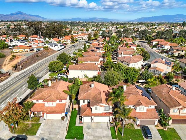 1029 Vista Oak Place, Chula Vista CA: https://media.crmls.org/mediaz/a3b16488-4f85-4ef2-9249-b27628486df1.jpg
