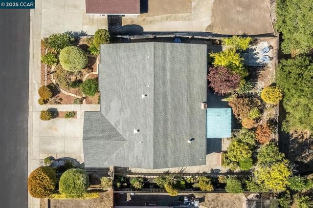 1769 Redwood Rd, Hercules CA: https://media.crmls.org/mediaz/a3b1849d-b310-4a84-82db-86e5657f9772.jpg