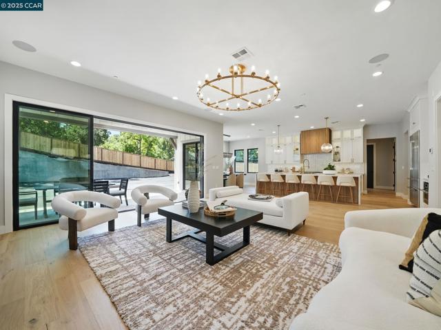 180 Castle Hill Ranch, Walnut Creek CA: https://media.crmls.org/mediaz/a3b2a5a7-3c78-44d4-8847-d523bee0ca71.jpg