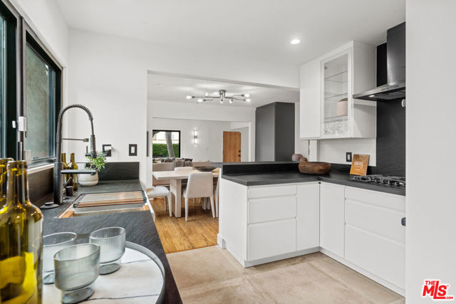 722 N La Jolla Avenue, Los Angeles CA: https://media.crmls.org/mediaz/a3b2aaec-320e-47dc-bc7c-b3b35c606944.jpg