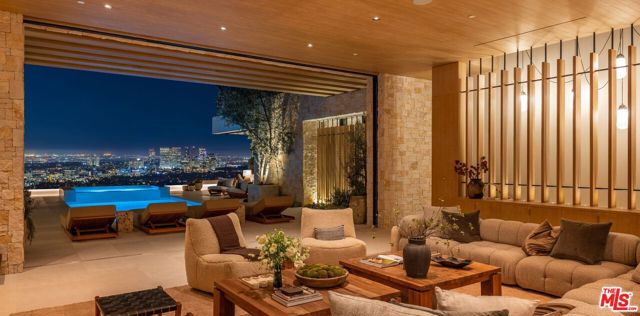 1039 Wallace, Beverly Hills CA: https://media.crmls.org/mediaz/a3b2c3ac-144e-412c-8f01-3f02a144ffed.jpg