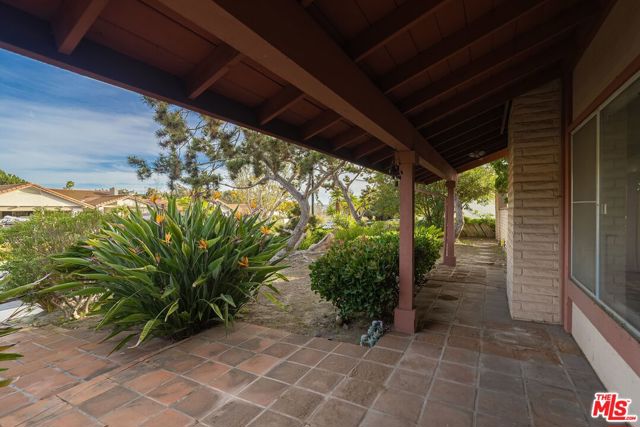343 Santa Helena, Solana Beach CA: https://media.crmls.org/mediaz/a3b2dfa4-d374-49e5-bef9-55aff98ff15f.jpg