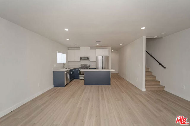 204 E 29th Street, Los Angeles CA: https://media.crmls.org/mediaz/a3b324a8-7fc4-4a5d-991e-e3cfc2f9bf78.jpg