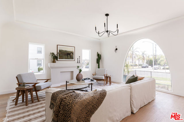 1570 S Hayworth Avenue, Los Angeles CA: https://media.crmls.org/mediaz/a3b3cea2-a36e-4de4-a57d-42ef2aae06d7.jpg