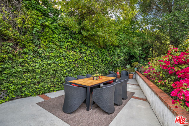 Drew Fenton | 172 S Woodburn Drive Los Angeles CA | MLS: 7292069