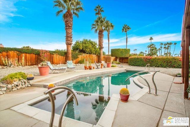 2250 Tamarisk Road, Palm Springs CA: https://media.crmls.org/mediaz/a3b476b8-1379-47e2-96b0-62d2b67cbde3.jpg
