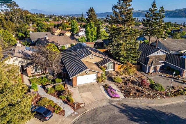 1438 Landahl Ct, Benicia CA: https://media.crmls.org/mediaz/a3b4dff3-f9d7-432a-a7e7-0959a261dfe3.jpg