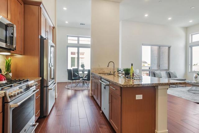 1028 Foster Square Lane, Foster City CA: https://media.crmls.org/mediaz/a3b5574e-bc6a-40a2-9ed4-e6d8c69c4a9d.jpg
