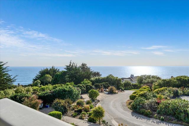 405 Heather Point Lane, Watsonville CA: https://media.crmls.org/mediaz/a3b59ad4-ad00-4c56-908f-3d3c09d0d5bd.jpg