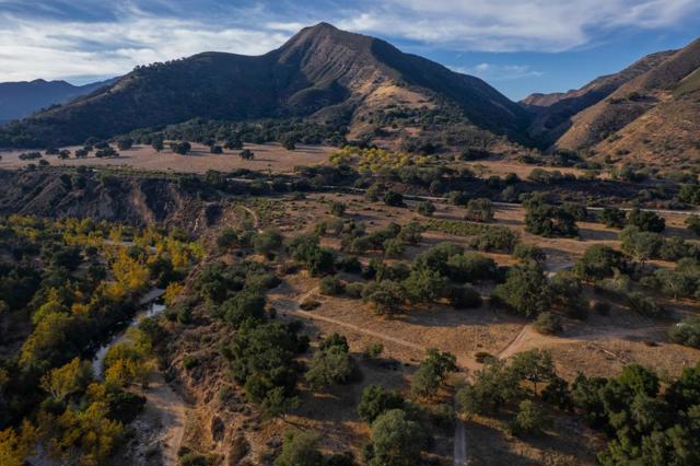 47275 Arroyo Seco Road, Greenfield CA: https://media.crmls.org/mediaz/a3b62fed-dc4a-4d69-89bd-96d31e0c7b46.jpg