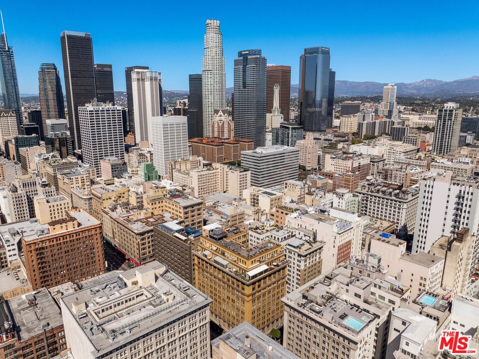 https://media.crmls.org/mediaz/a3b6b274-305b-4657-9f2c-7f0ac481a08d.jpg?preset=X-Large