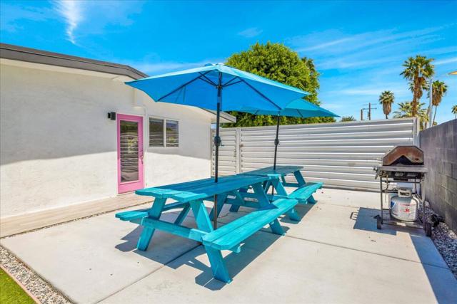 963 S Paseo Caroleta, Palm Springs CA: https://media.crmls.org/mediaz/a3b6cfd6-de6c-4908-8fbf-fc72ee631345.jpg