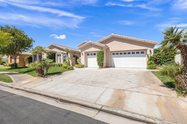 7 King Edward Court, Rancho Mirage CA: https://media.crmls.org/mediaz/a3b7a7f9-d66a-420f-a3a7-3f25e8bf749e.jpg