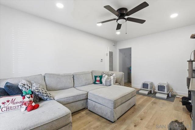 835 Colorado Ave, Chula Vista CA: https://media.crmls.org/mediaz/a3b82dce-39c2-4720-b739-43beb1f00055.jpg