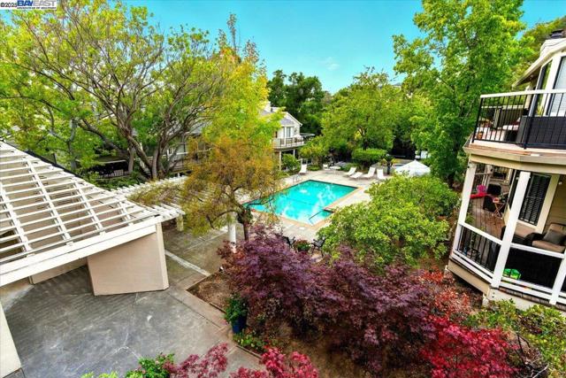 2437 Sebastopol Ln, Hayward CA: https://media.crmls.org/mediaz/a3b86f8c-9d33-407f-b070-e311af618eb2.jpg