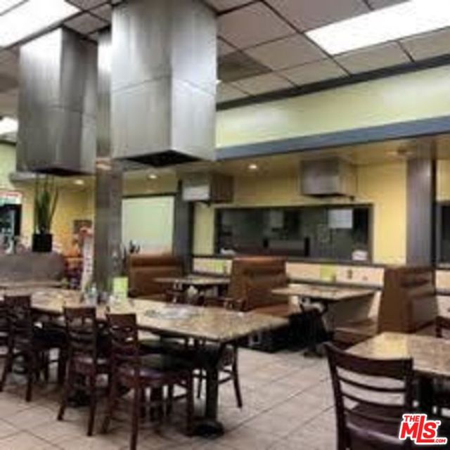 2121 James M Wood Boulevard, Los Angeles CA: https://media.crmls.org/mediaz/a3b874bf-9f81-4197-9930-c651164968fd.jpg